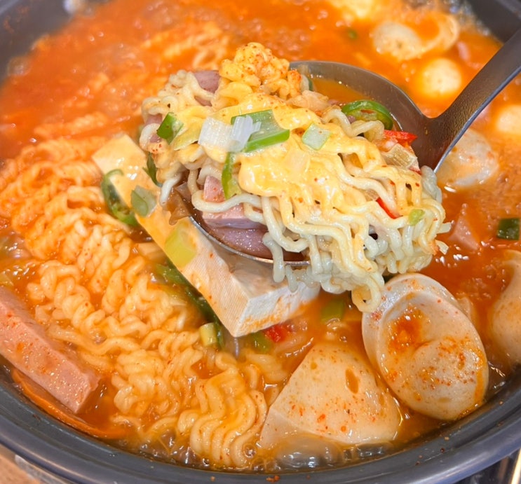 독산역 맛집 뽁오삼 토핑을 추가하지 않아도 될 정도의 양의 부대찌개