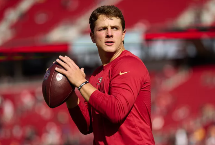 49ers NFC 챔피언십 경기 중 팔꿈치 부상으로 QB 브록 퍼디가 6개월간 결장했습니다 49ers NFC 챔피언십 경기 중 팔꿈치 부상으로 QB 브록 퍼디가 6개월간 결장했습니다