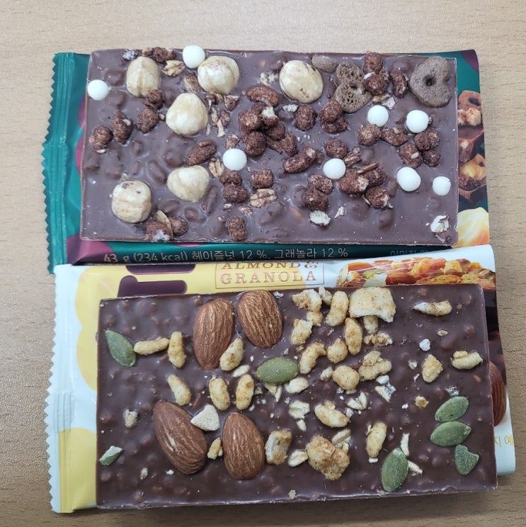 커피와 어울리는 디저트 초콜릿 오리온 톡핑 헤이즐넛 아몬드 그래놀라