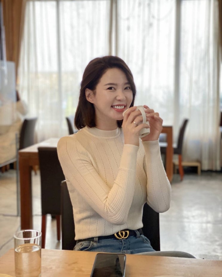 ‘시상식 비매너’ 논란 레이양, DM으로 욕 엄청 먹고 연예계 떠나 국밥집 장사한 사연 ‘시상식 비매너’ 논란 레이양, DM으로 욕 엄청 먹고 연예계 떠나 국밥집 장사한 사연