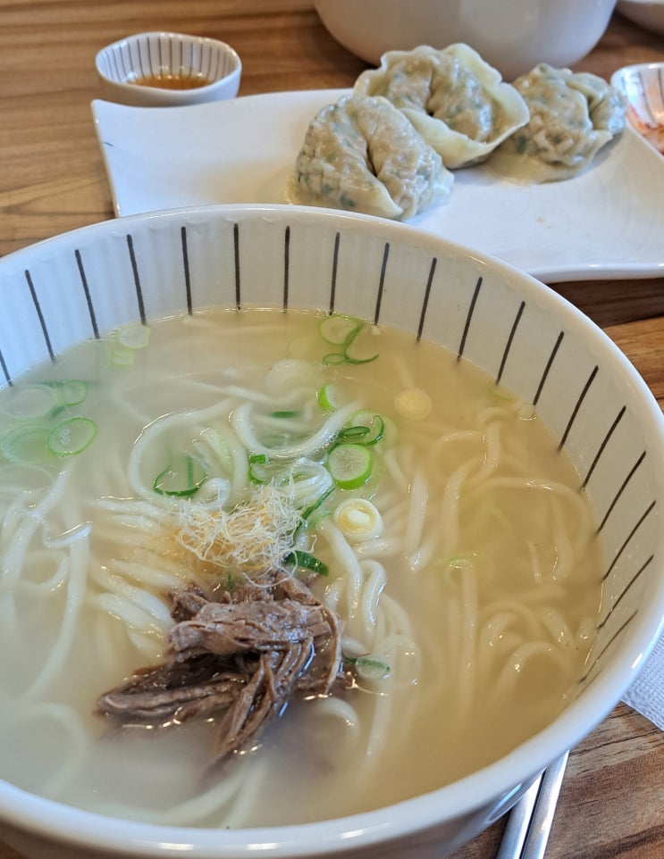  용산 '용산면가' 따끈한 사골 칼국수와 큼직한 만두