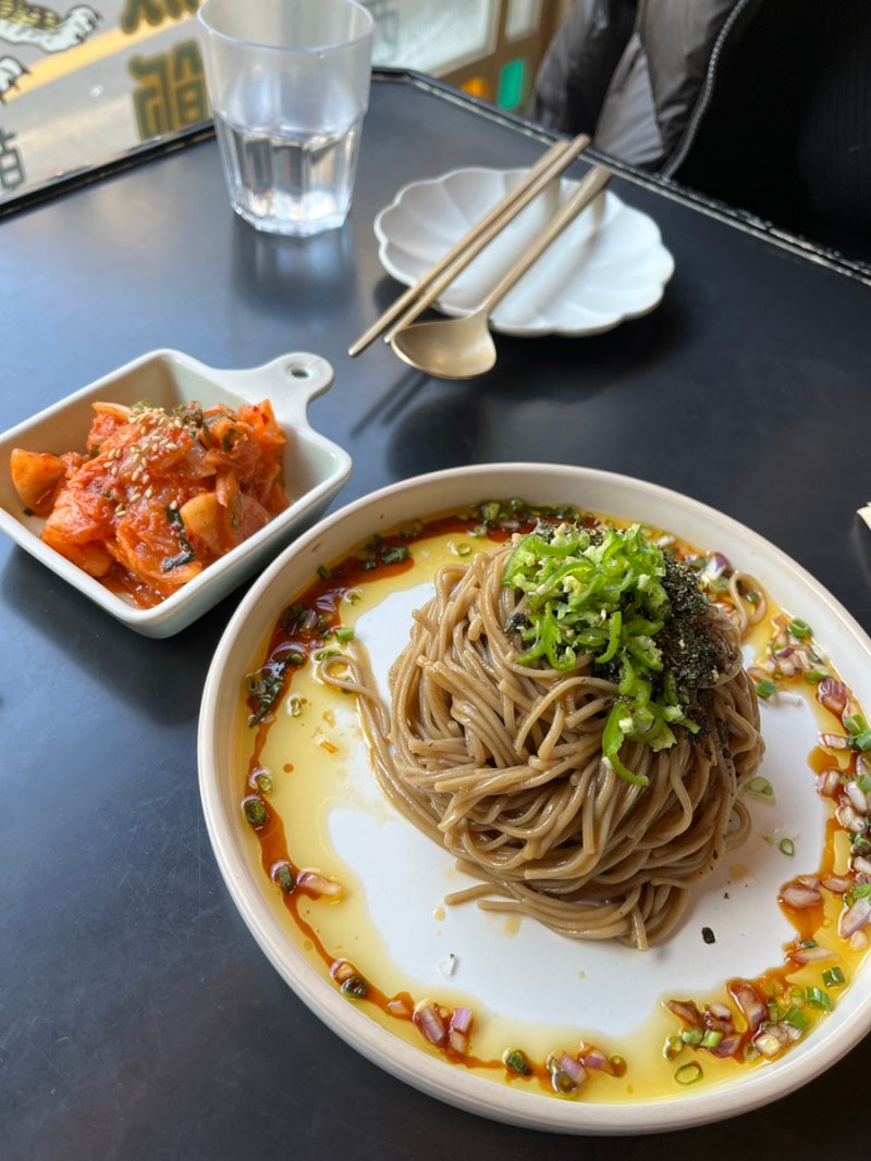 [청담맛집] 호족반 청담 평일점심 웨이팅 방문후기(예써 어플 꿀팁) / 호족반 메뉴 추천 들기름메밀국수, 트러플감자전, 호랑이부대찌개