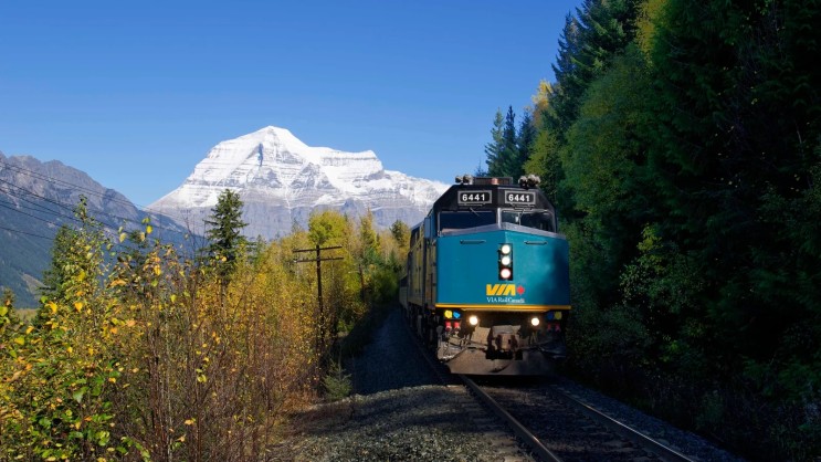 히치하이커를 태우는 캐나다의 기차 여행..