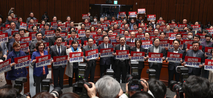 民, 尹규탄 장외집회 <b>총동원령</b>...<b>이재명</b> 페이스북 참여 댓글... 