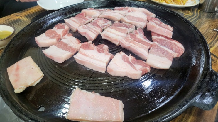  [진주 산청 흑돼지]-솥뚜껑에 구워 먹는 27년 진주 현지인 맛집!!