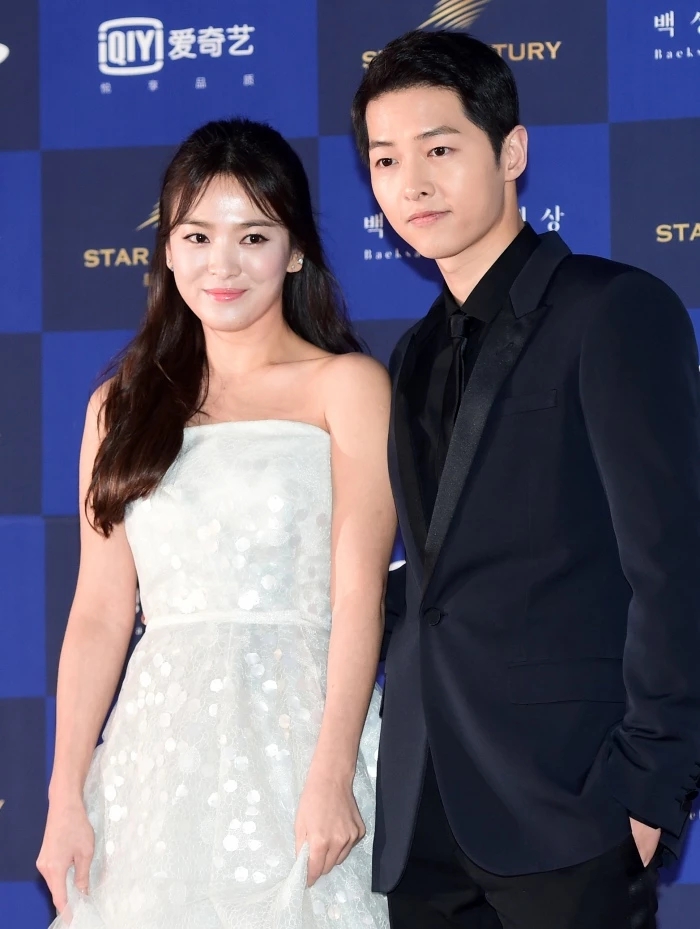 재혼과 함께 혼전 임신 밝힌 송중기, "송혜교에 썼던 걸 또.." 서두를 수밖에 없는 '이유' 전해졌다 재혼과 함께 혼전 임신 밝힌 송중기, "송혜교에 썼던 걸 또.." 서두를 수밖에 없는 '이유' 전해졌다