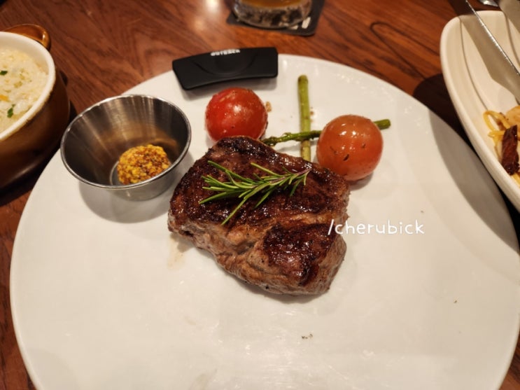  맛집_파주 신세계 프리미엄 아울렛 아웃백 / 하프커피