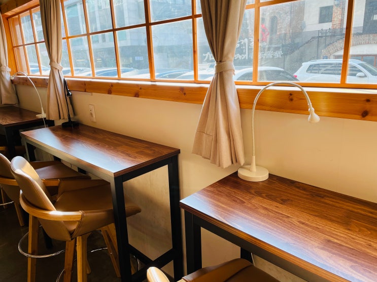  삼성역 코엑스 근처 조용한 북카페 북앤레스트(BOOK AND REST)