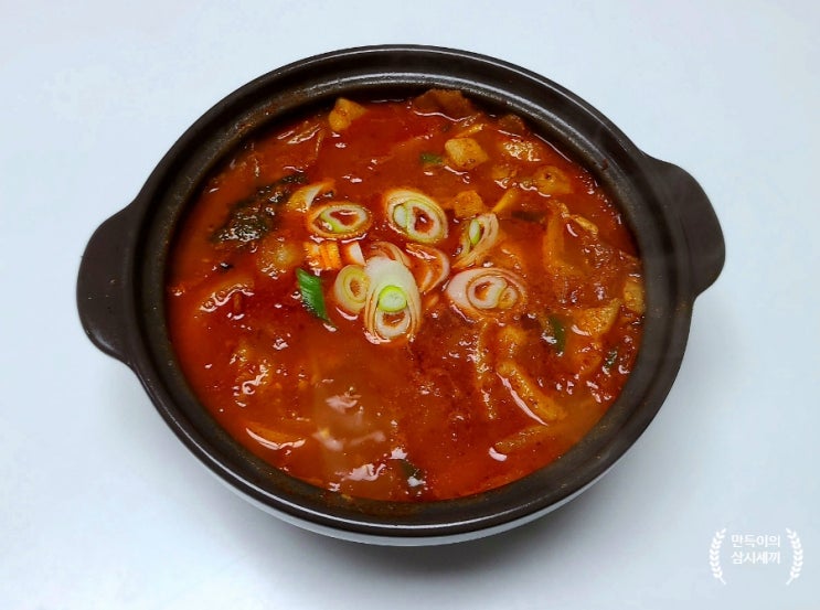 저녁 메뉴 한 끼 추천 얼큰한 돼지고기 김치찌개 맛있게 끓이는 법