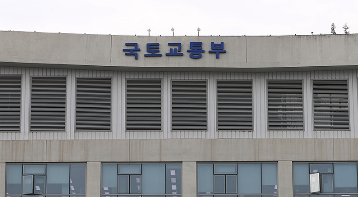 방음터널, 화재 안전성 높은 재질로 교체…PMMA 소재 사용금지 방음터널, 화재 안전성 높은 재질로 교체…PMMA 소재 사용금지