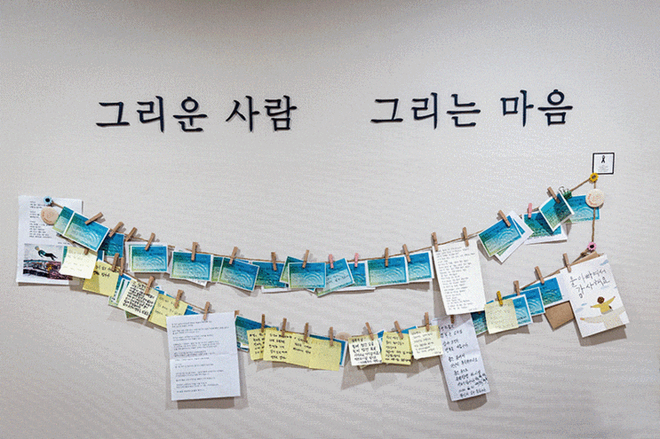 주민증으로 만든 즉석 영정사진... '무연고자 공영장례식' 주민증으로 만든 즉석 영정사진... '무연고자 공영장례식'