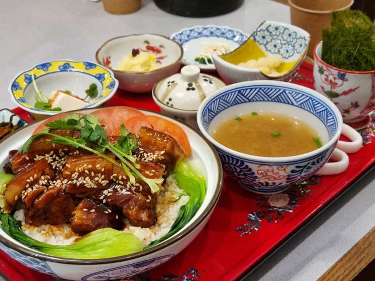 부산 용호동 덮밥 맛집 라이온 식당