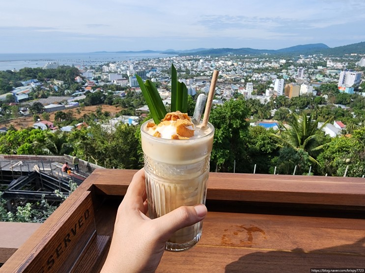 푸꾸옥 카페 쭈온쭈온(chuon chuon) 맛있는 코코넛 커피와 탁트인 전망