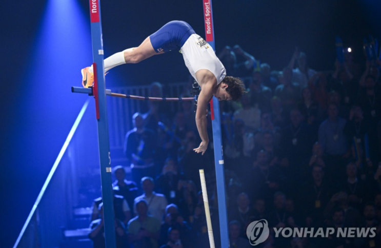 남자 <b>장대높이뛰기</b> 세계기록 보유자 듀<b>플랜티스</b>, 2023시즌 첫... 