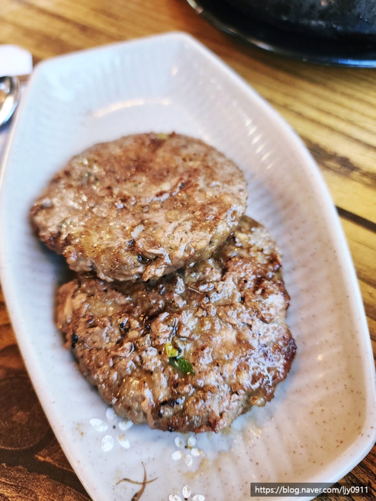  경주 월드 맛집 조가네떡갈비 - 드라켄뷰