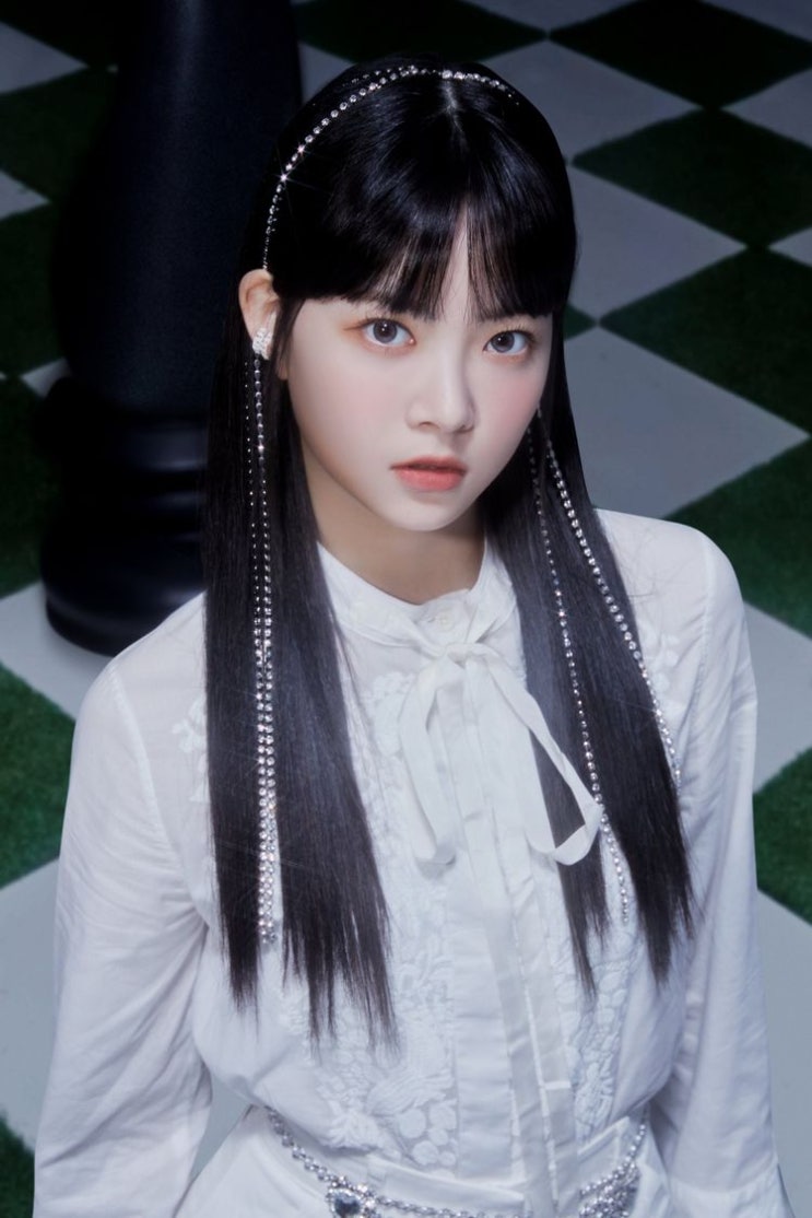 <b>르세라핌 홍은채 뮤직뱅크</b> 새 MC 발탁 장원영 뒤를 잇는다... 