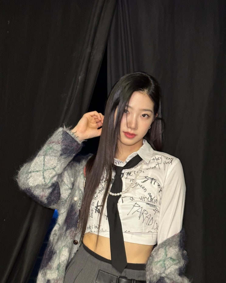 '미모 폭격기' 르세라핌 카즈하, 내가 프레피룩의 정석...몸매도 완벽하게 교복입고 활짝 '미모 폭격기' 르세라핌 카즈하, 내가 프레피룩의 정석...몸매도 완벽하게 교복입고 활짝