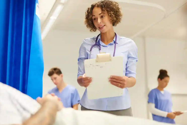 저는 NHS의 디스토피아처럼 들리는 '가상 병동'을 세우는 것을 도왔습니다. 그들은 리시 수낙이 생각하는 만병통치약이 아니다 저는 NHS의 디스토피아처럼 들리는 '가상 병동'을 세우는 것을 도왔습니다. 그들은 리시 수낙이 생각하는 만병통치약이 아니다