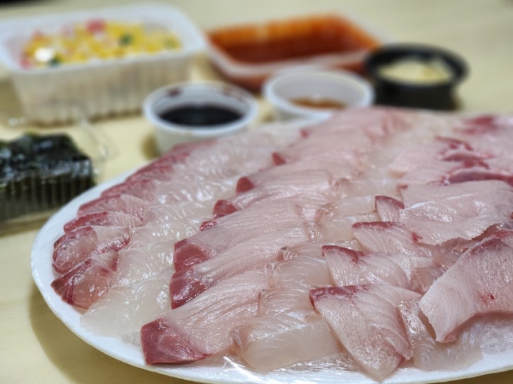  [군포 :: 피쉬스토어] 포장 배달 전문 횟집 l 겨울이 끝나기 전 대방어 기름칠