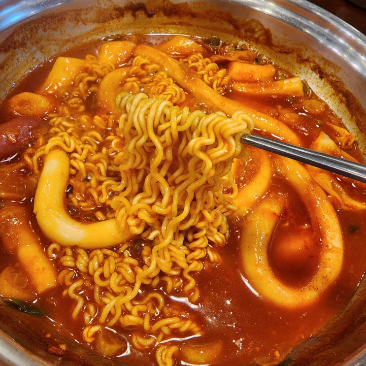  두끼떡볶이 즉석떡볶이 무한리필이 단돈 만 원대!