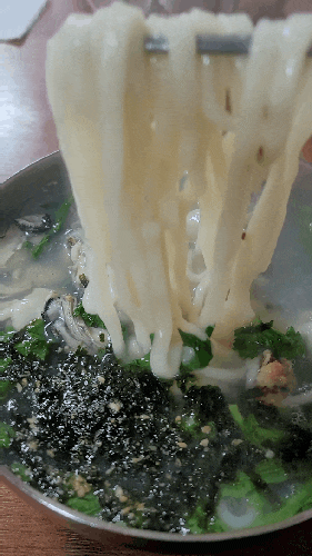  맑고 시원한 해물칼국수 부원동 맛집 '수제비 칼국수 전문점'