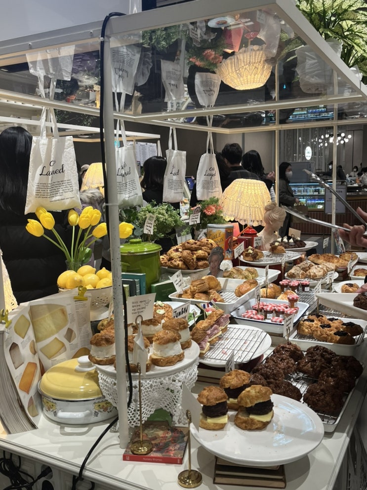  서울/여의도 디저트 카페 :: 스콘 맛집 ‘카페 레이어드 더현대서울점’