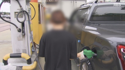 휘발유 오르고 경유 내려, 결국 ‘재역전’했지만.. ‘10원’ 왔다갔다 휘발유 오르고 경유 내려, 결국 ‘재역전’했지만.. ‘10원’ 왔다갔다