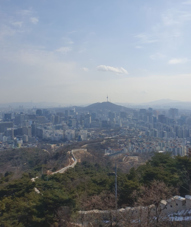  인왕산 높이 올라서 바라보는 서울