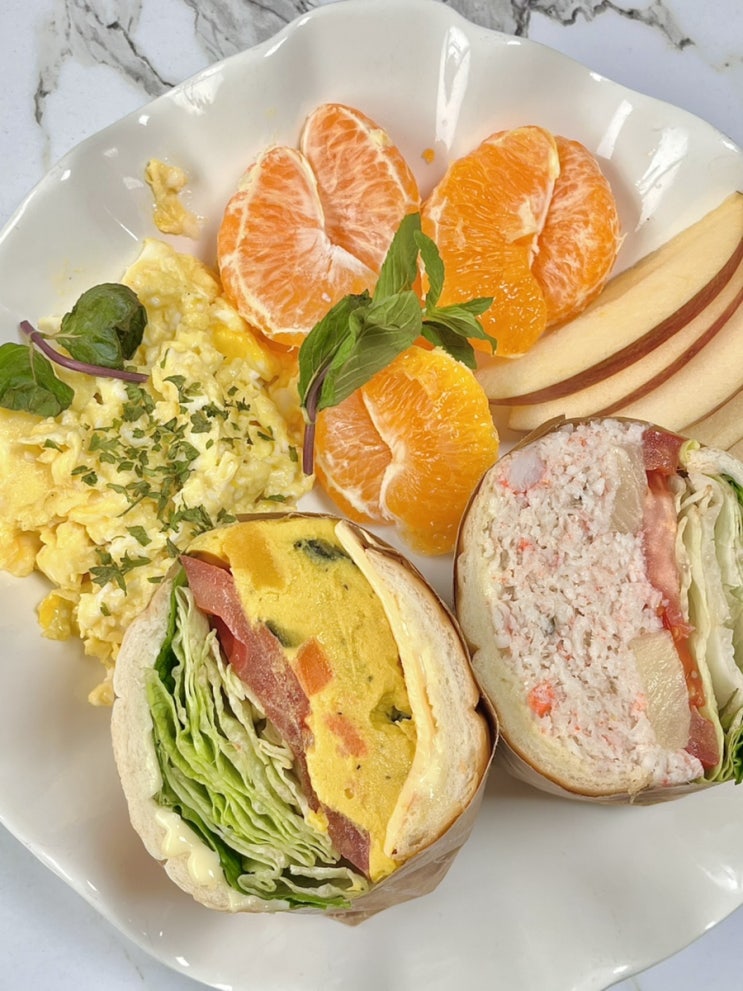  속초 필수 코스 751샌드위치 | 홍게 샌드위치, 단호박 샌드위치  |속초 현지 맛집, 속초 브런치