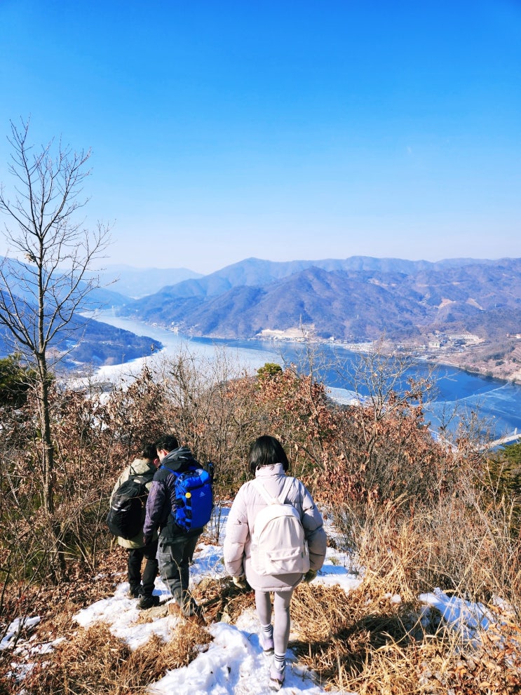  청평호수길~울업산(신선봉):  청평호수길 따라 걸어요