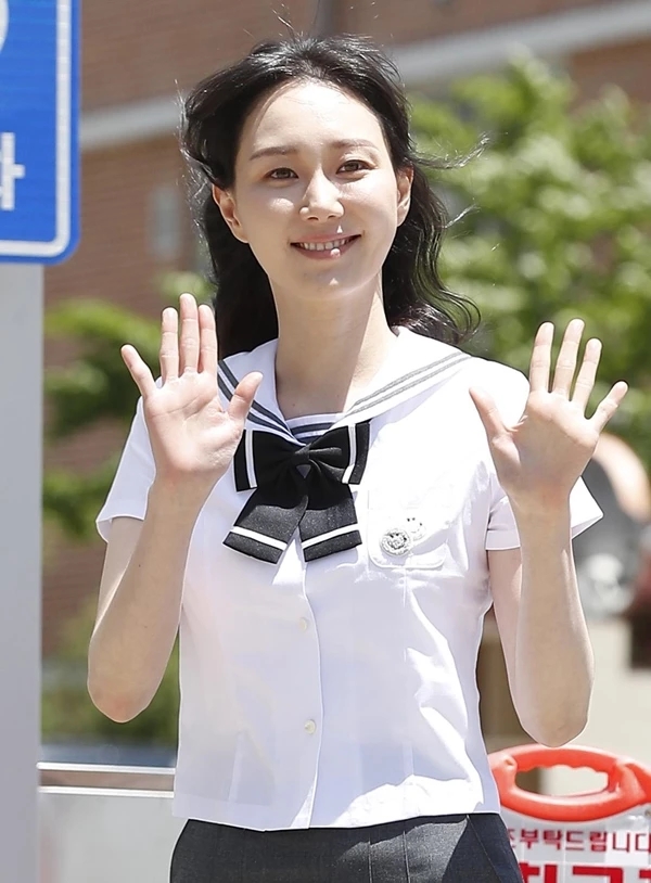 '남친 생겼나?' 배우 이유영, 저 팔베는 누구?...침대 셀카 공개하자 네티즌들 관심 폭발 '남친 생겼나?' 배우 이유영, 저 팔베는 누구?...침대 셀카 공개하자 네티즌들 관심 폭발