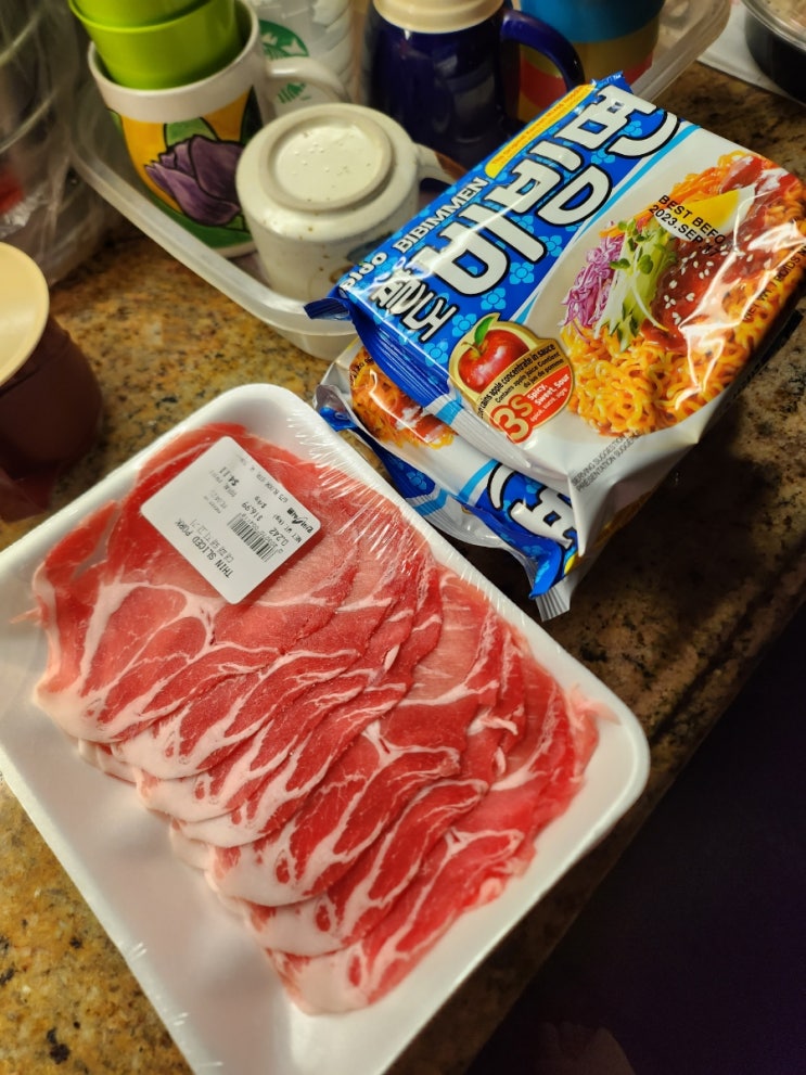  토론토 한국과자, 붕어빵, 팔도비빔면, 대패삼겹살, 넷플 영화(with pop corn)