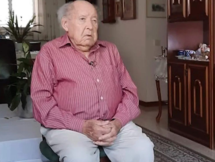 영화 '유로파 유로파'에 영감을 준 홀로코스트 생존자인 Shlomo Perel이 98세에 사망합니다