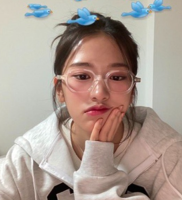 <b>아이브 안유진</b> 사각 <b>뿔테</b> 투명 안경 [침산동/칠성동 안경]