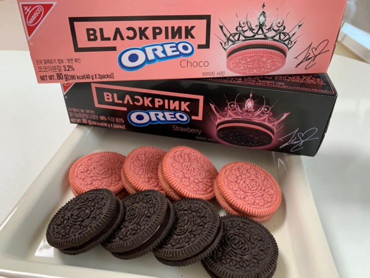 신상과자 블랙핑크 오레오 초코/ 블랙핑크 오레오 딸기 패키지도 예쁜데 맛도 넘 맛맛맛있네요 (+ 포토카드없음 대신 QR코드 찍으면 블랙핑크로부터 메시지를) 신상과자 블랙핑크 오레오 초코/ 블랙핑크 오레오 딸기 패키지도 예쁜데 맛도 넘 맛맛맛있네요 (+ 포토카드없음 대신 QR코드 찍으면 블랙핑크로부터 메시지를)