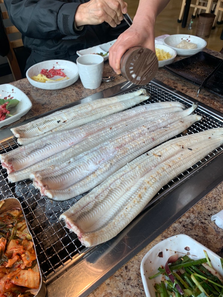  육회와 장어뼈 튀김이 서비스로!! <고창장어> 부천 춘의동 까치울역 장어구이 맛집 / 가족 외식 모임 장소 추천