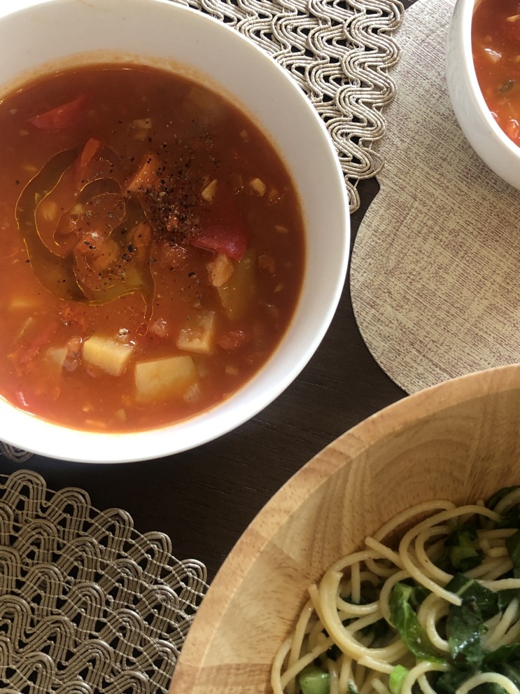 건강한 토마토 스프 만들기