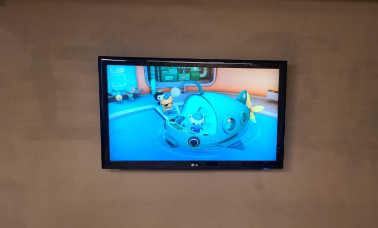 미술창고 벽걸이 tv 설치