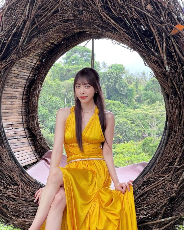 브레이브걸스 은지, 초록색 비키니 입고 완벽한 몸매 공개...팬들 "옷 좀 입어" 뒤집어졌다 브레이브걸스 은지, 초록색 비키니 입고 완벽한 몸매 공개...팬들 "옷 좀 입어" 뒤집어졌다