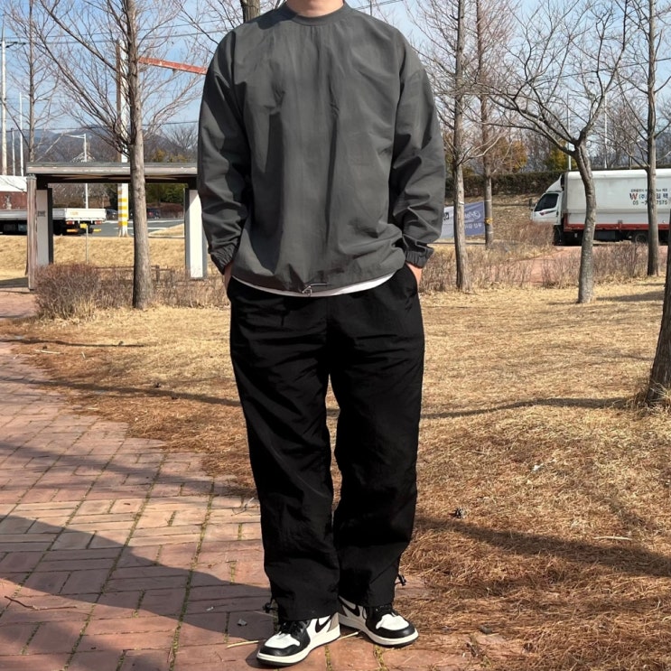  행거인더룸 나일론 맨투맨 웜업 바람막이 땀복 아웃도어 캠핑 룩 코디