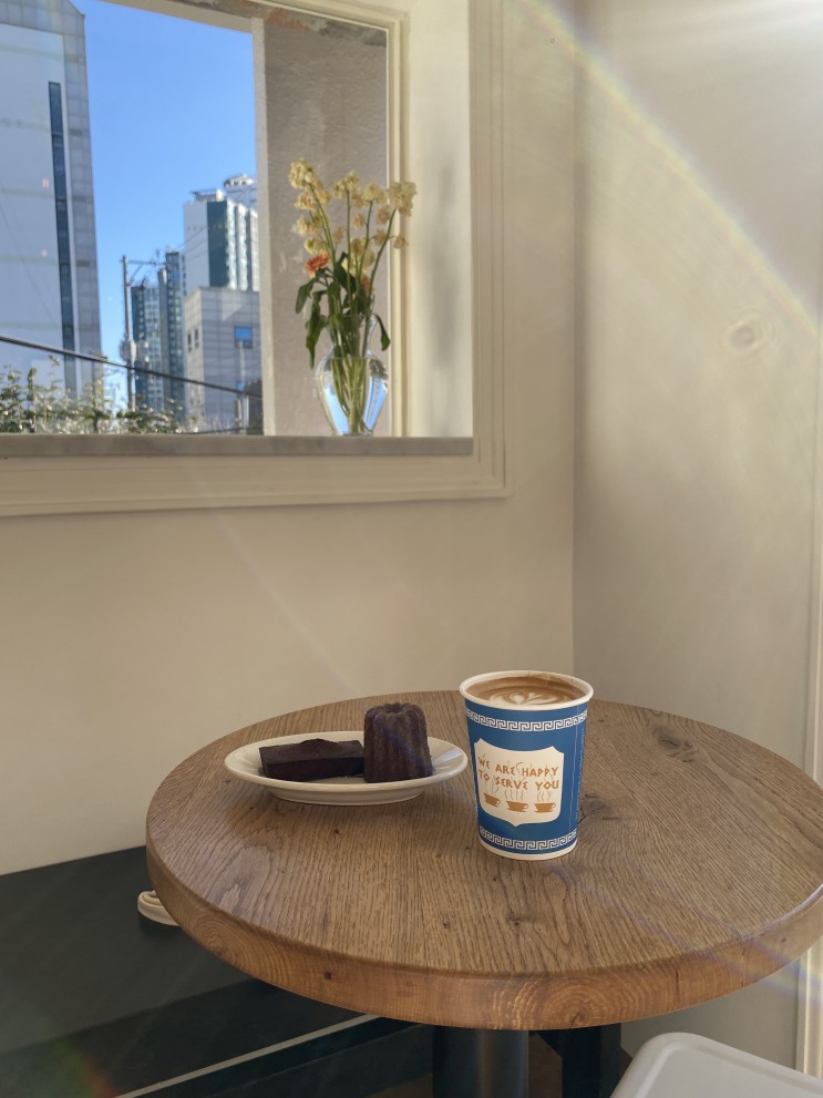 [부산] 커피맛있는 카페 '로우앤스윗'광안점, 부산 핫플카페 3호점 오픈 RAW AND SWEET, 광안리 애견동반 신상카페 (주차장 정보)