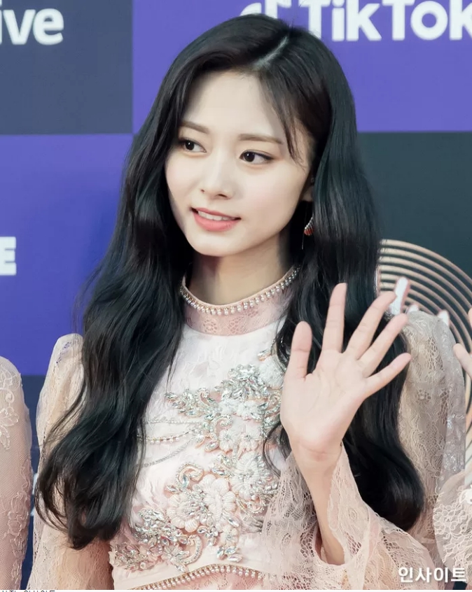 "이거, 엄마꺼야" 트와이스 쯔위, 대만서 41억원에 초호화 펜트하우스 매입 통큰 선물 "이거, 엄마꺼야" 트와이스 쯔위, 대만서 41억원에 초호화 펜트하우스 매입 통큰 선물