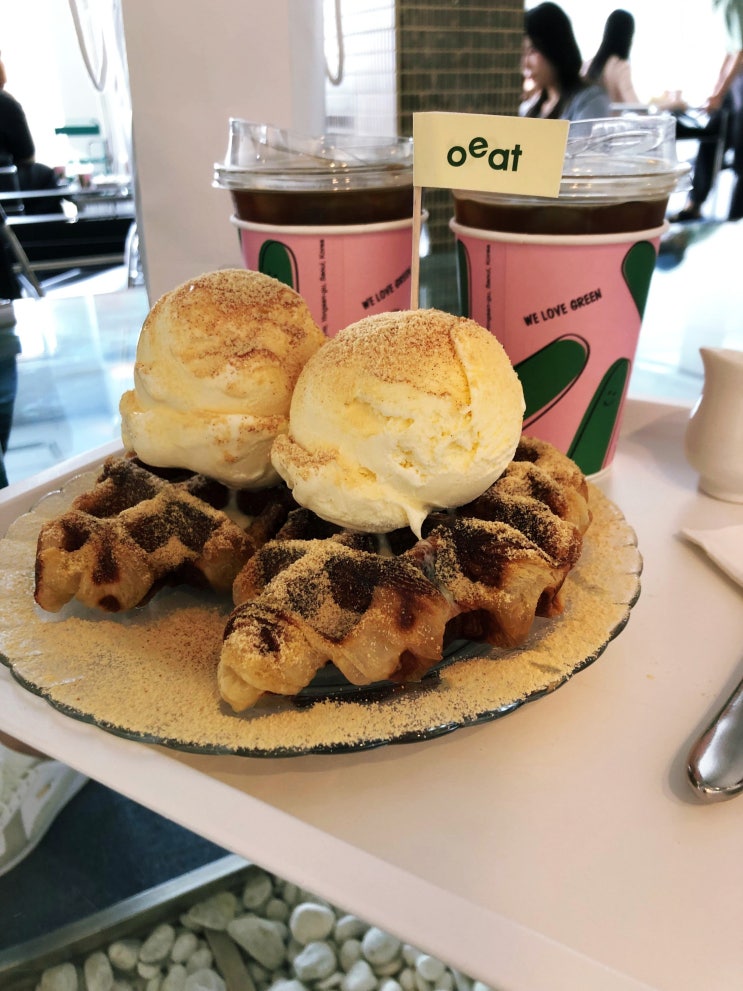  친구와 오붓한 해방촌 이태원 데이트 카페 오잇(oeat) / 팟파카우 / 남산케미스트리