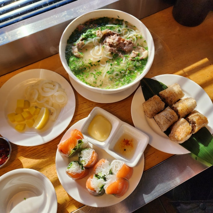  [동탄 쌀국수] 화성 반송동 맛집 '포레스트' 왕갈비쌀국수, 연어스프링롤 후기