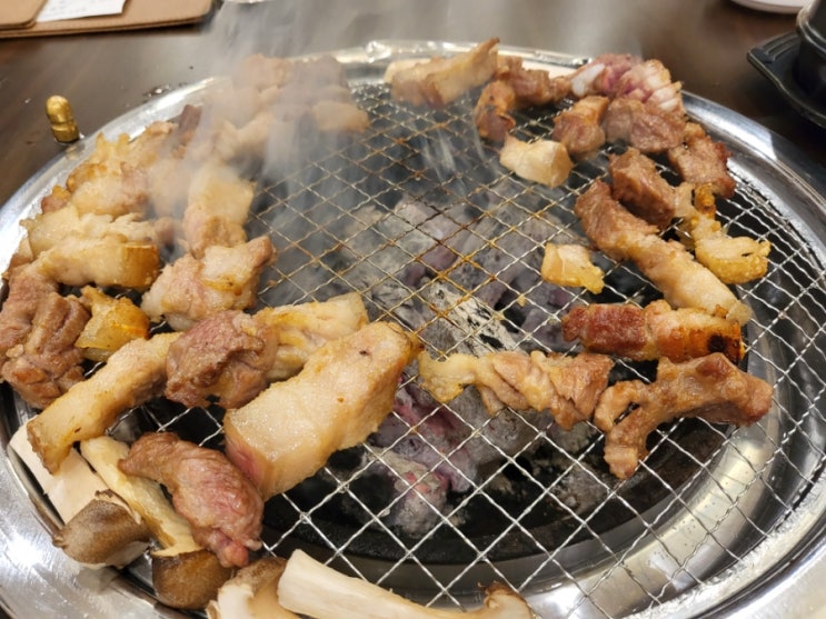  천안 고기집 추천 - 두껍고 고소한 고기가 일품인 백석동 삼겹살 "천왕봉흑돈 백석점"