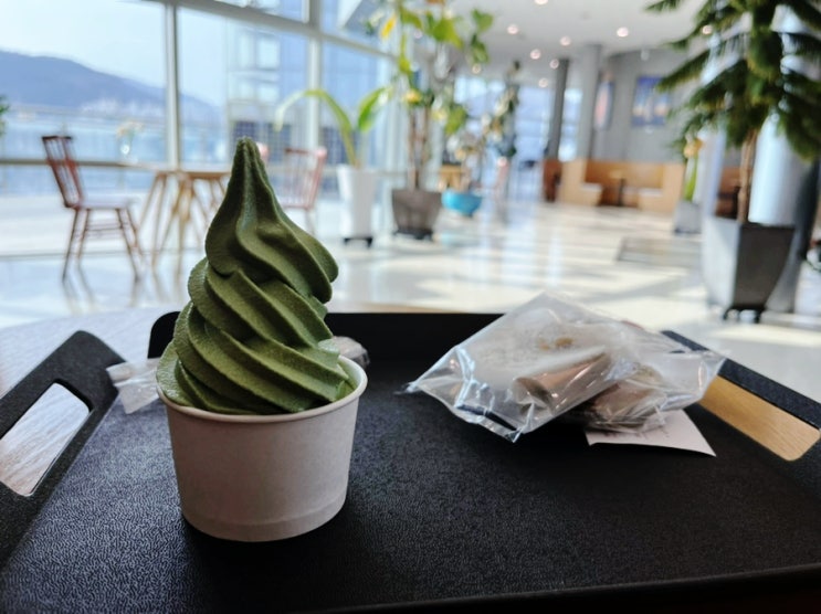  여수 스카이타워 전망대 카페 방문! 거문도 해풍쑥 아이스크림, 팬케익 후기~
