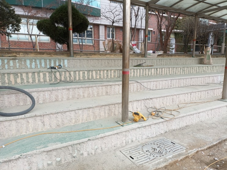  대구학교철거공사 바닥면갈이 우레탄제거 하스리작업