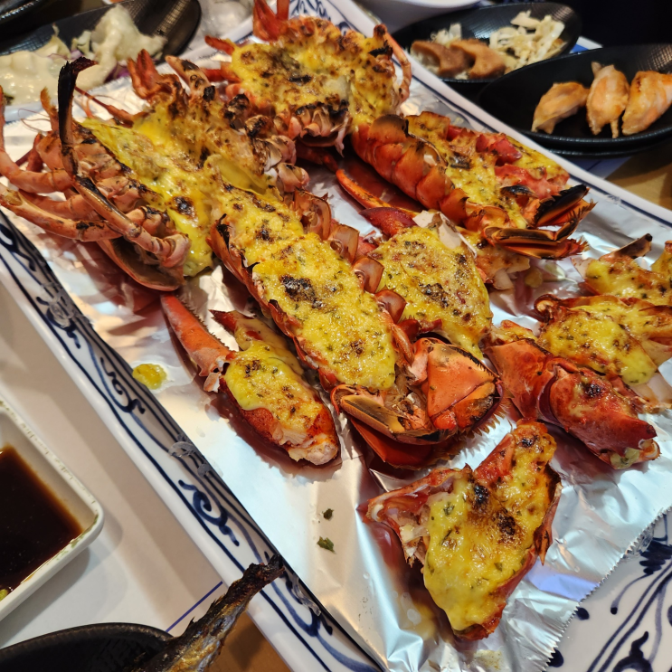  랍스터 냠냠