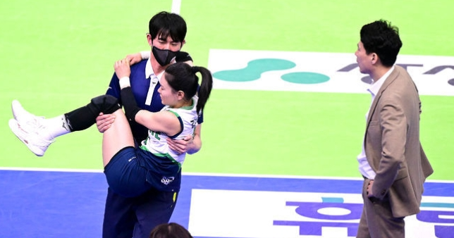 현대건설 흥국생명전 셧아웃 패배보다 더 뼈아픈 김연견 부상(현건흥국, 김연견부상, 발등부상, 수비의 핵, 몬타뇨 출장시기)
