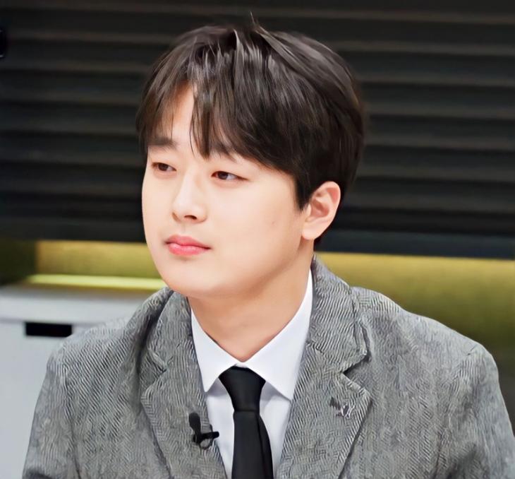 "훈남 변호사 때문에 부모님 이혼 위기" 이찬원, 충격 고백에 팬들 모두 놀랐다 "훈남 변호사 때문에 부모님 이혼 위기" 이찬원, 충격 고백에 팬들 모두 놀랐다